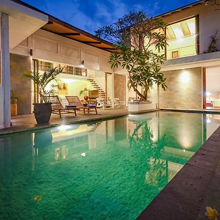 Bias Villa Seminyak エクステリア 写真