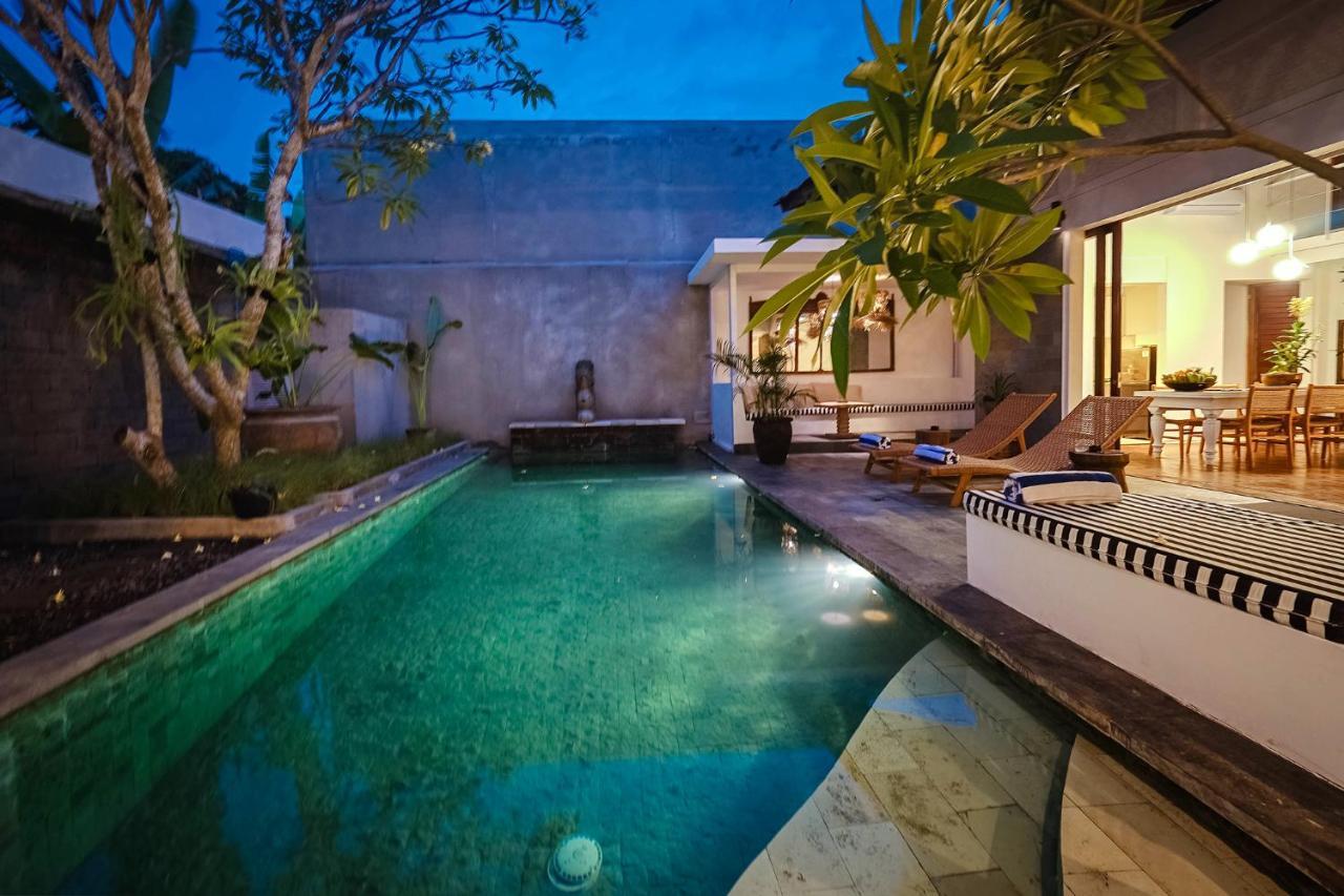 Bias Villa Seminyak エクステリア 写真